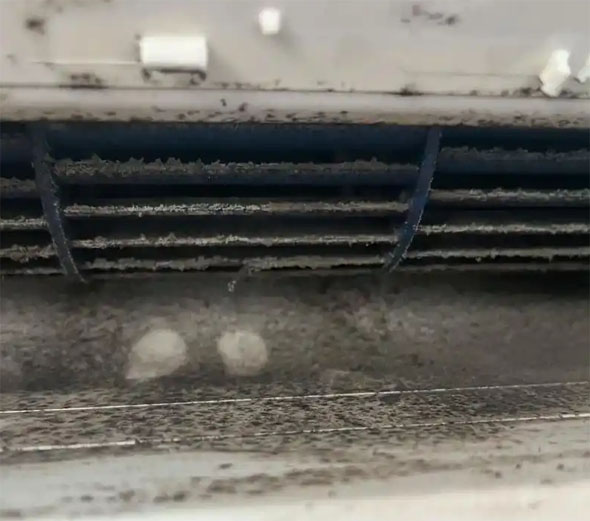 华容空调吹的风有股烧焦味是怎么回事